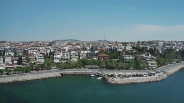 Widok z lotu ptaka Krajobraz Uskudaru. Nagranie 4K w Turcji — Wideo stockowe