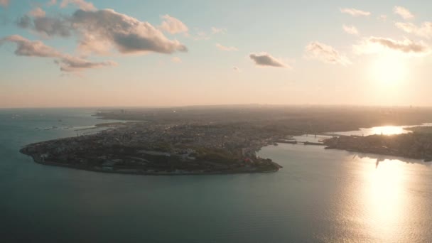 İstanbul Tarih Yarımadası 'nın havadan görünüşü. Türkiye 'de 4K Görüntüsü — Stok video