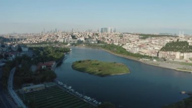 İstanbul 'daki Altın Boynuz' un havadan görünüşü. Türkiye 'de 4K Görüntüsü