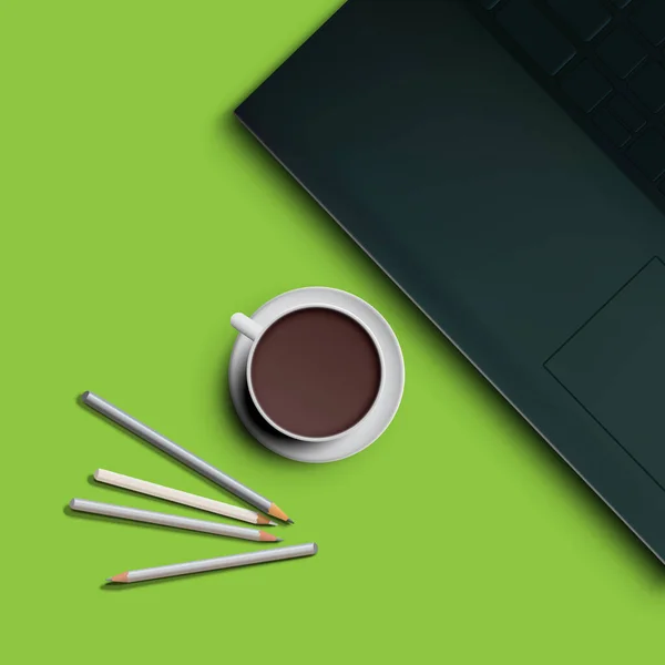 Siyah laptop ve yeşil arka planda bir fincan kahve. Yurt içi konsepti, öğrenim ya da serbest çalışma, evden çalışma.