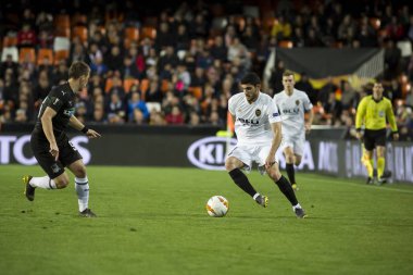 Valencia, İspanya - 7 Mart: Uefa Avrupa Ligi sırasında topuyla Guedes arasında Valencia Cf ve Fc Krasnodar Mestalla Stadı nda 7 Mart 2019 Valencia, İspanya eşleme