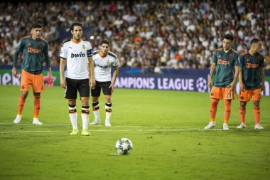 Valencia, İspanya - 02 Ekim 2019: Parejo, Mestalla Stadyumu 'nda Valencia Cf ve Afc Ajax arasında oynanan Uefa Şampiyonlar Ligi karşılaşmasında penaltı attı.