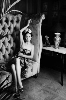 Çiçek çelenk güzel Bayan