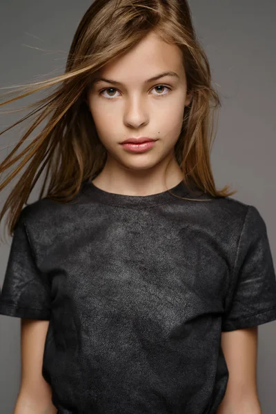 Beautiful Teenager Girl Posing Camera — Stock Photo, Image