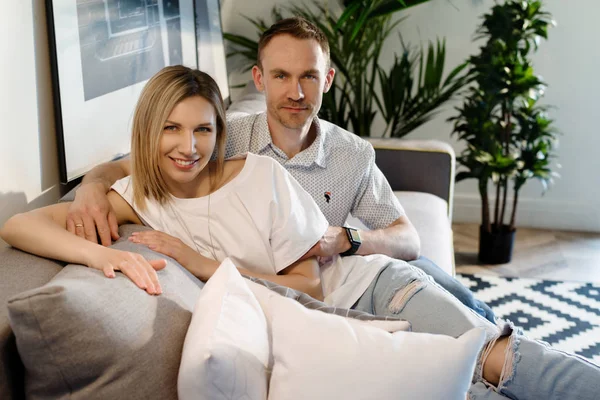 Karı koca birlikte şık çatı iç