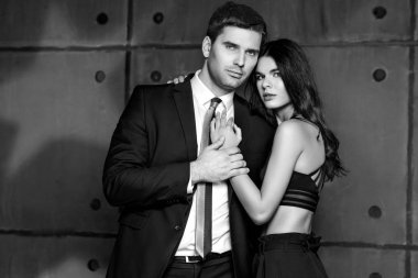 Ogirinal çatı iç genç güzel Çift