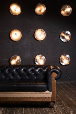 Serin loft iç siyah deri kanepe