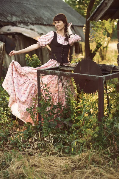 Pretty Girl Long Dress Countryside — Stock Photo, Image