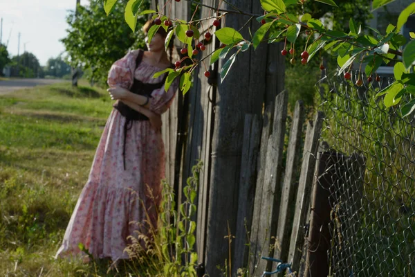 Pretty Girl Long Dress Countryside — Stock Photo, Image