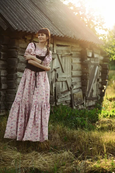 Menina Bonita Vestido Longo Campo Imagem De Stock