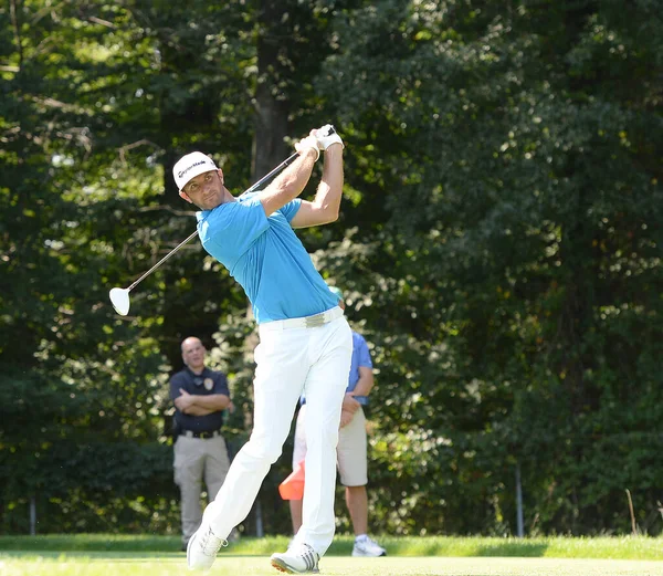 Edison Agosto Dustin Johnson Guarda Suo Tiro Durante Turno Prove — Foto Stock