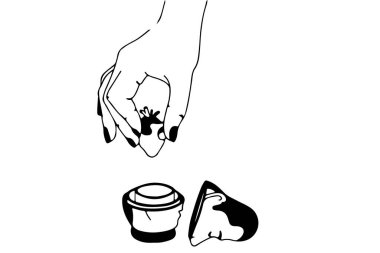 Kırpılmış kadın görüntüsü Çilek koyarak Yalnız beyaz bir oyuncak bebeğe