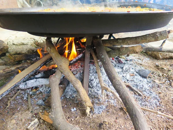 Gros Plan Poêle Paella Sur Bois Chauffage — Photo