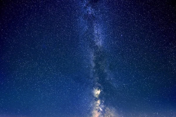 Die Milchstraße Und Ein Sternenhimmel Bei Klarem Blauem Himmel Der — Stockfoto