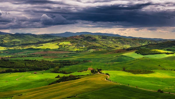 Зеленые Холмы Тоскане Вид Сверху Грозовые Тучи Сельскохозяйственные Поля — стоковое фото