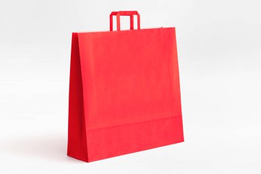 Düz saplı büyük kırmızı kağıt çanta.