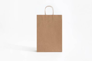 Kahverengi kraft paket kağıdı ön görünümü kaldırır