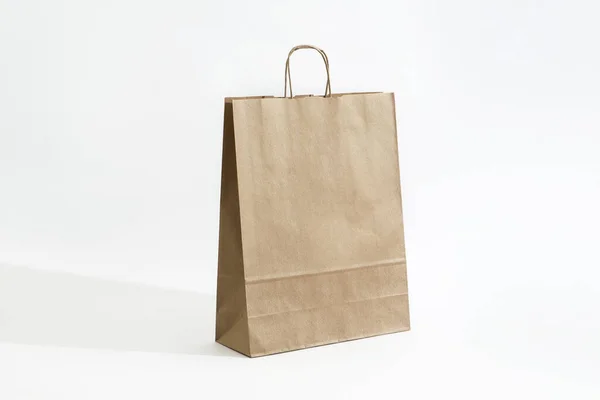 茶色の紙袋 クラフト 大きな袋 垂直紙袋 エコ紙袋 食品配達 ショッピング ブランク モックアップ モックアップ — ストック写真