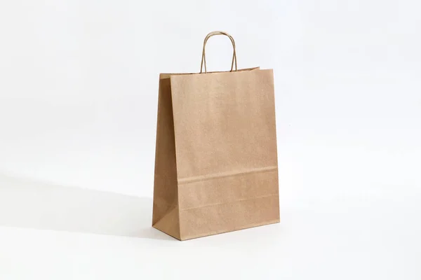 茶色の紙袋 クラフト 媒体袋 垂直紙袋 エコ紙袋 食品配達 ショッピング ブランク モックアップ モックアップ — ストック写真