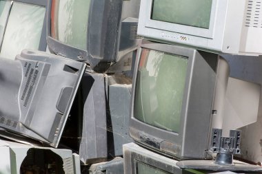 Eski ve arızalı televizyonlar atıldı