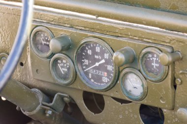 03.09.2020. Rusya, Tula. Retro bir arabanın eski bulanık kontrol aygıtları.