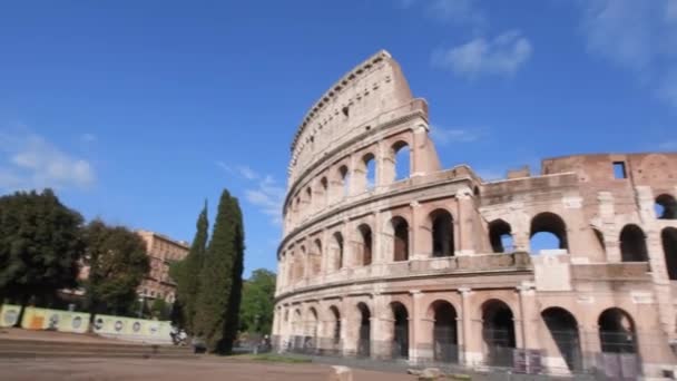 Roma, Colosseo vista pianura, nessun popolo sotto un cielo limpido — Video Stock