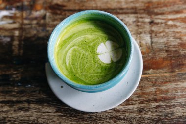 beyaz çiçek yeşil vegan krem çorbası