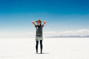 Uyuni Salt Flat - Salar de Uyuni - turist kadın