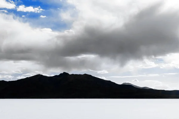 Salar de Uyuni - Salar de Uyuni - el salar más grande del mundo —  Fotos de Stock