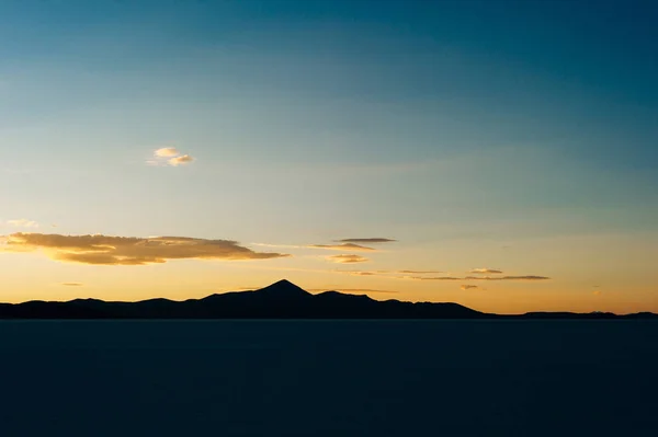 Uyuni Salt Flat-Salar de Uyuni-největší solný plochý — Stock fotografie