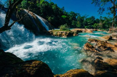 Agua Azul, Chiapas, Palenque, Meksika. İnanılmaz şelalenin manzarası