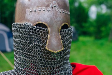 Ortaçağ şövalye dövüşü, zırhlı, miğferli, zırhlı, zırhlı