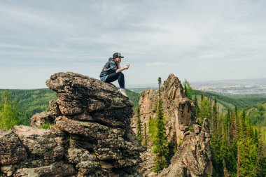 Doğa koruma alanındaki bakış açısı Stolby krasnoyarsk