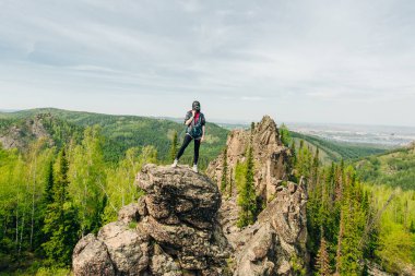 Doğa koruma alanındaki bakış açısı Stolby krasnoyarsk