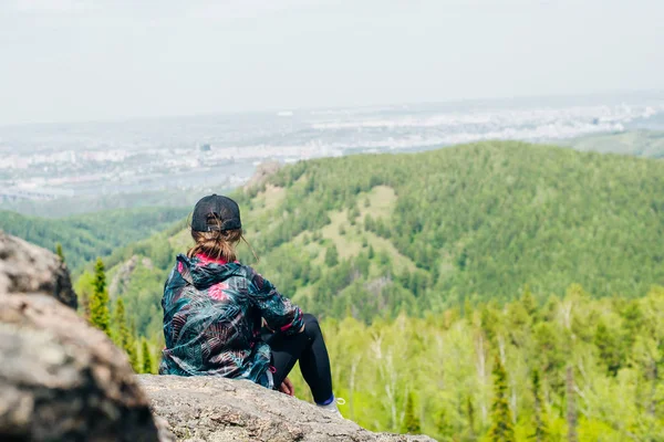 Doğa koruma alanındaki bakış açısı Stolby krasnoyarsk