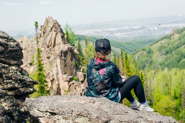 Doğa koruma alanındaki bakış açısı Stolby krasnoyarsk