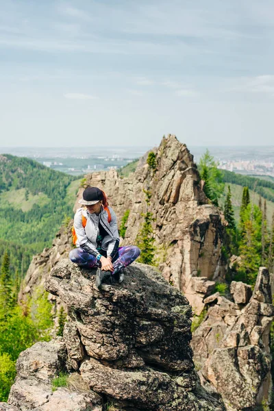 Doğa koruma alanındaki bakış açısı Stolby krasnoyarsk