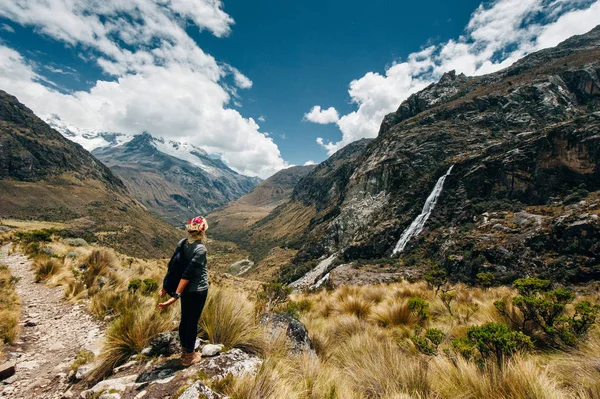 Ландшафтный вид на Феуна Чуруп, лагуну, скрытую в перуанских горах недалеко от города Хуараз — стоковое фото