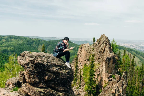 Doğa koruma alanındaki bakış açısı Stolby krasnoyarsk