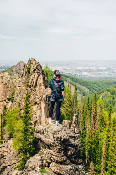 Doğa koruma alanındaki bakış açısı Stolby krasnoyarsk