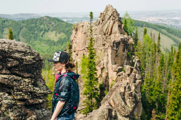 Doğa koruma alanındaki bakış açısı Stolby krasnoyarsk