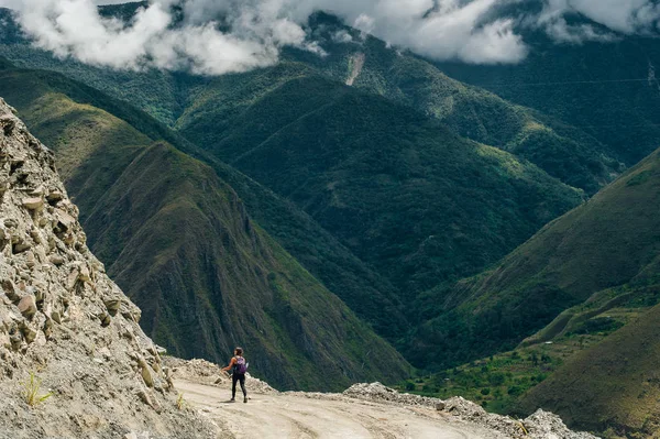 山へのバス砂利道を見る｜Machu Picchu — ストック写真
