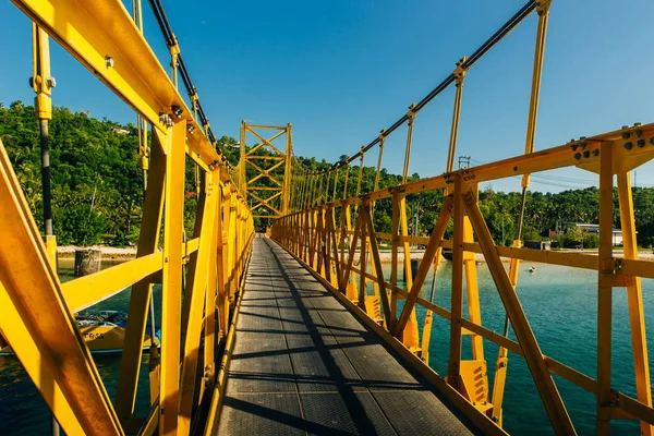 Nusa lembongan ponte amarela viajando para indonésia — Fotografia de Stock