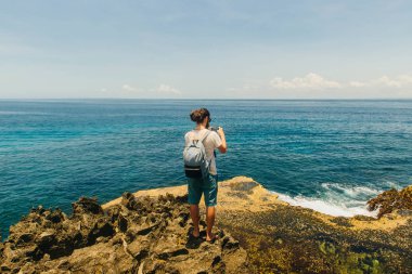 Şeytanın gözyaşları Endonezya 'daki Nusa Lembongan adasında kayalıklar
