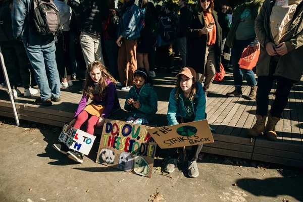 Kanada, Vancouver - 27 września 2019 Uderzające osoby na rallie — Zdjęcie stockowe