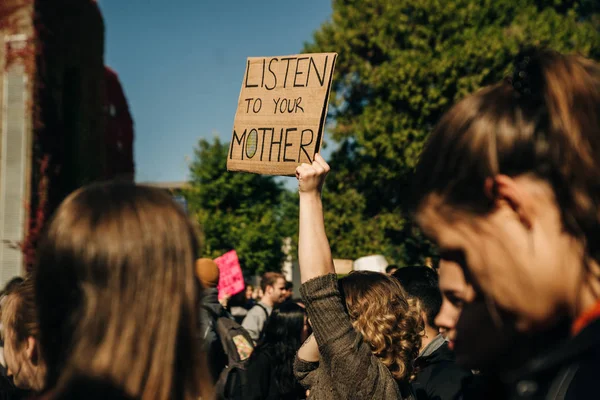 Canada, Vancouver - 27 September, 2019 Striking people at rallie — ストック写真