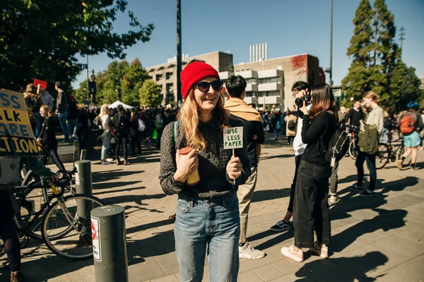 Canada, Vancouver - 27 September, 2019 Striking people at rallies on environmental occasion global warming — Stock Photo, Image