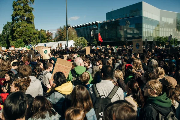 Canadá, Vancouver - 27 de septiembre de 2019 Personas en huelga en rallie — Foto de Stock