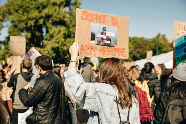 Kanada, Vancouver - 27 szeptember, 2019 Striking people at rallie — Stock Fotó