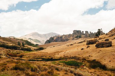 Cajamarca PERU 'da Cumbemayo' nun mistik kaya oluşumları.